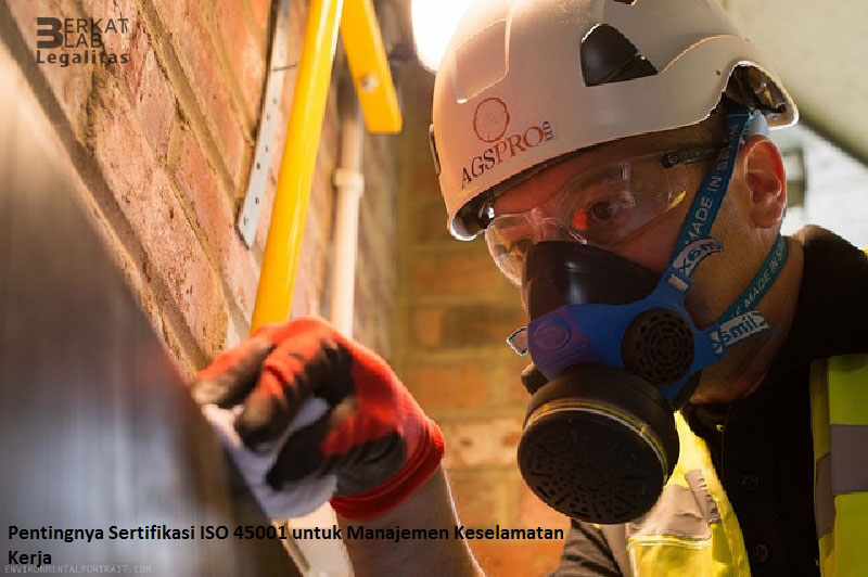 Sertifikasi ISO 45001 merupakan pedoman yang sangat bermanfaat untuk perusahaan. Sertifikat ini membuktikan komitmen perusahaan dalam menjaga keselamatan pekerjanya.